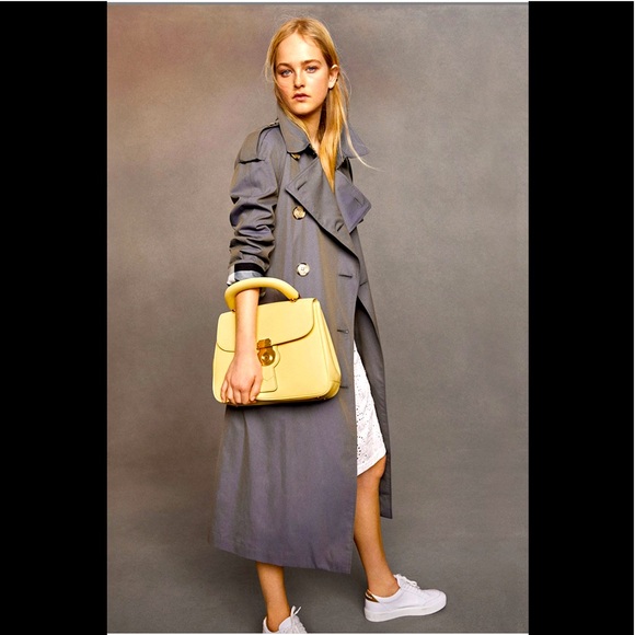$2650 Burberry authentic The Haughton Coat in Navy, 38/4/S